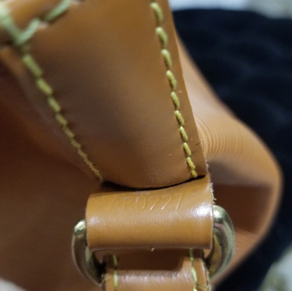 Louis Vuitton epi petit noe - Picture 14 of 16